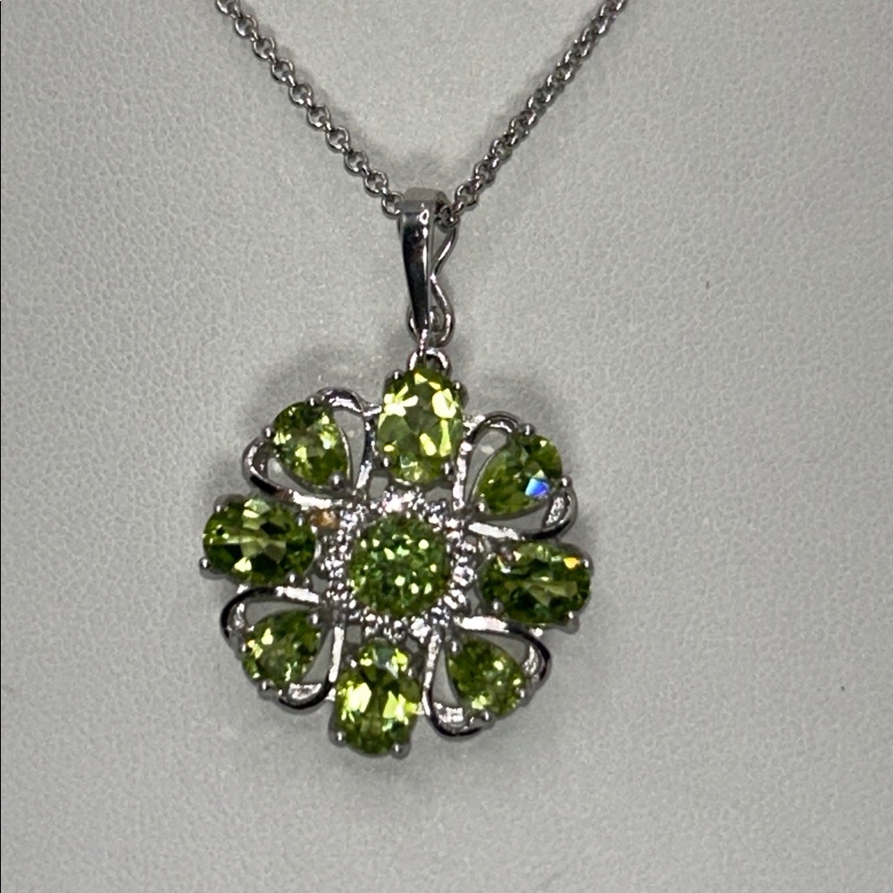 NWOT Sterling Silver Genuine Peridot & Rhinestone Floral Motif Pendant Necklace